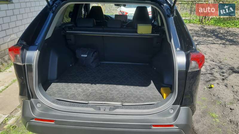 Внедорожник / Кроссовер Toyota RAV4 2020 в Ровно