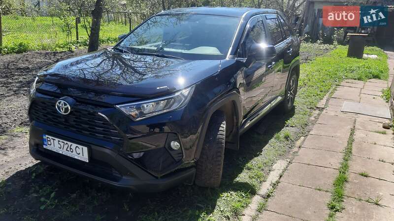 Внедорожник / Кроссовер Toyota RAV4 2020 в Ровно