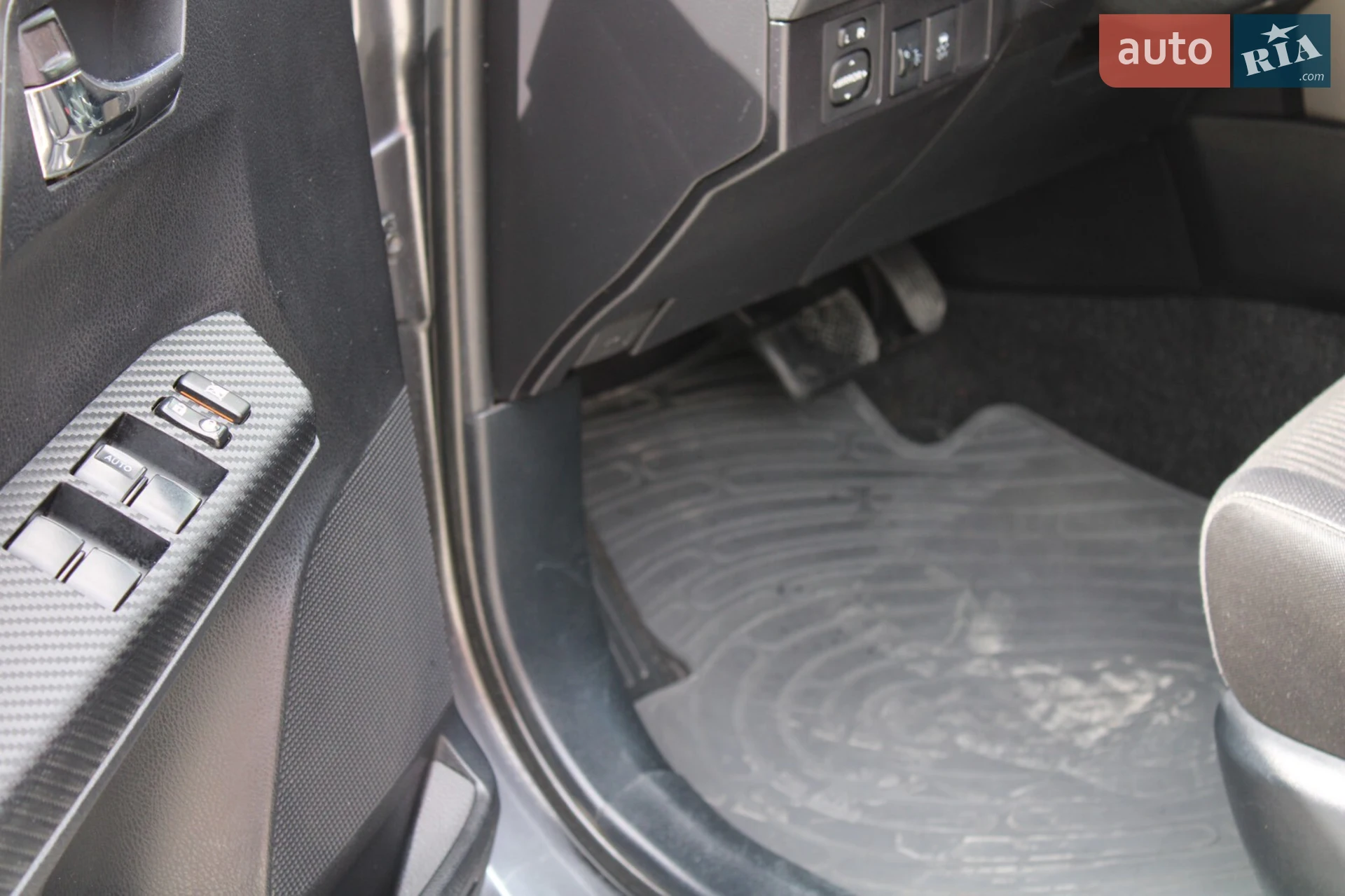 2013 Toyota RAV 4 - мініатюра 11