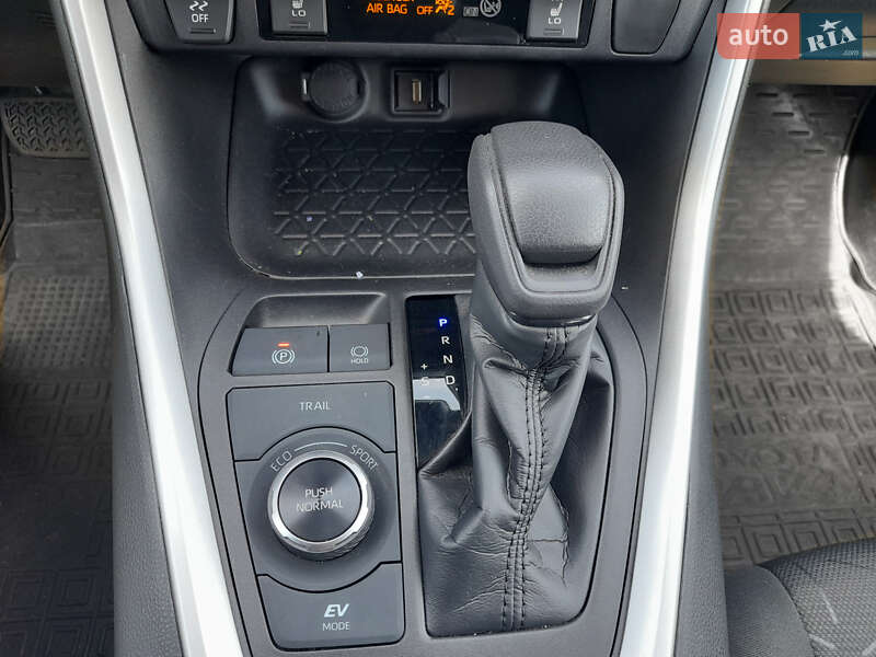 Внедорожник / Кроссовер Toyota RAV4 2020 в Первомайске