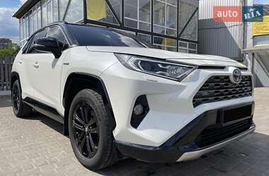 Внедорожник / Кроссовер Toyota RAV4 2018 в Знаменке