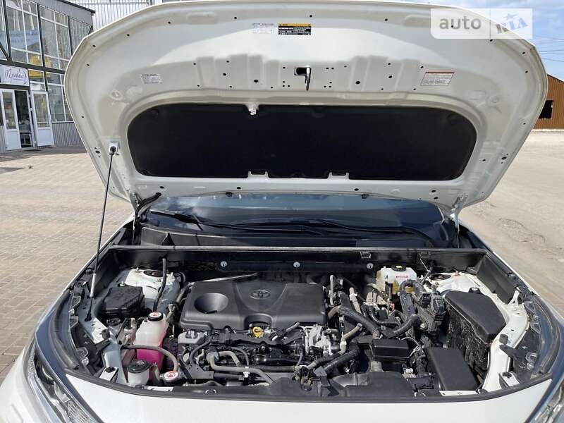 Внедорожник / Кроссовер Toyota RAV4 2018 в Знаменке