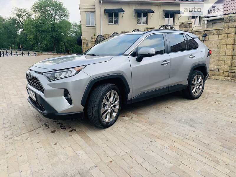 Внедорожник / Кроссовер Toyota RAV4 2019 в Днепре