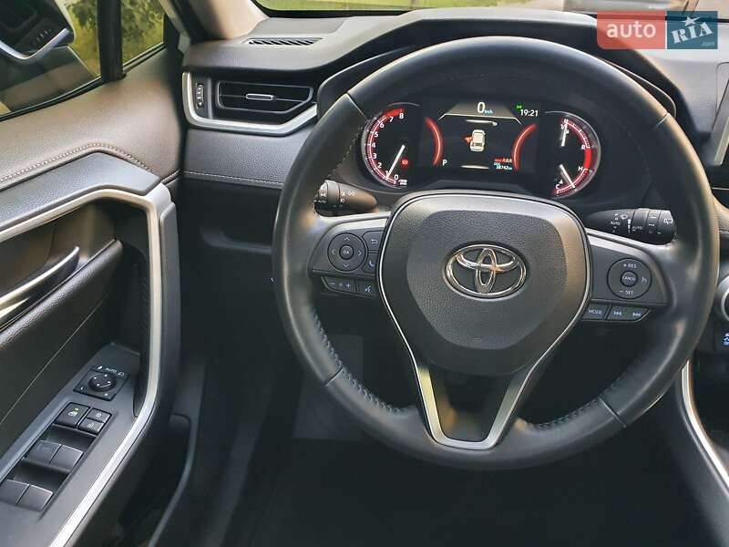 Внедорожник / Кроссовер Toyota RAV4 2019 в Харькове