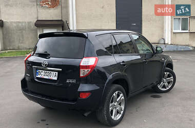 Внедорожник / Кроссовер Toyota RAV4 2010 в Новояворовске