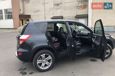 Внедорожник / Кроссовер Toyota RAV4 2010 в Новояворовске