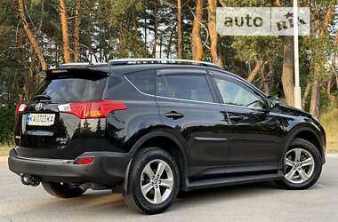 Внедорожник / Кроссовер Toyota RAV4 2015 в 