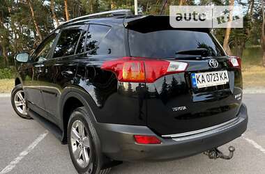 Внедорожник / Кроссовер Toyota RAV4 2015 в 