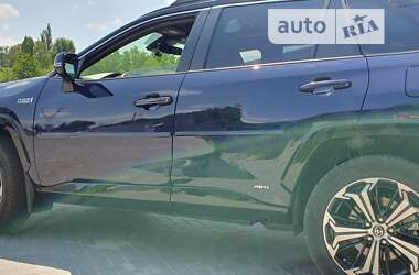 Позашляховик / Кросовер Toyota RAV4 2021 в 