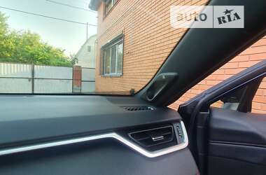 Позашляховик / Кросовер Toyota RAV4 2021 в 