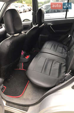 Внедорожник / Кроссовер Toyota RAV4 2002 в Киеве