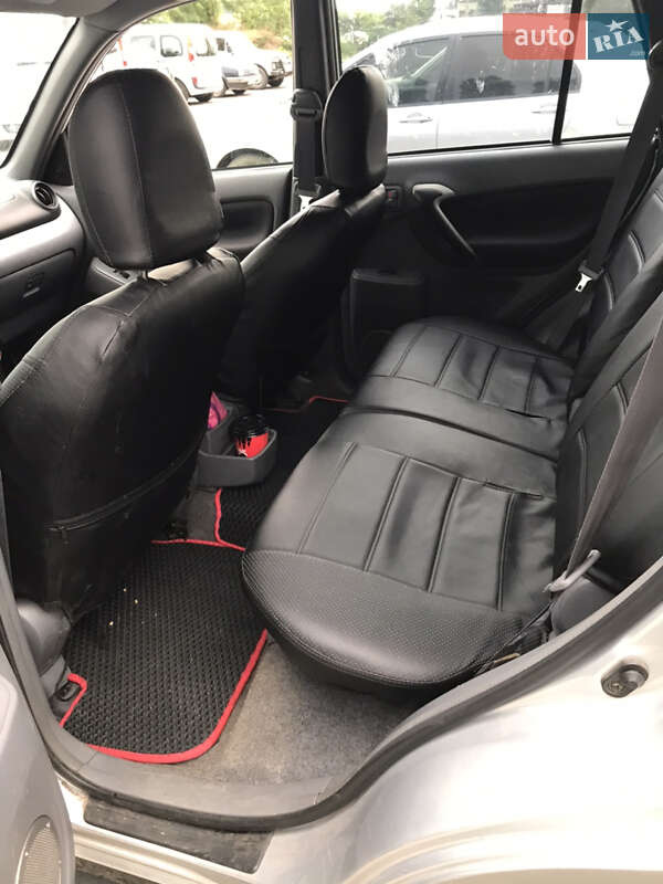 Позашляховик / Кросовер Toyota RAV4 2002 в Володимирці