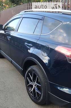 Внедорожник / Кроссовер Toyota RAV4 2018 в 