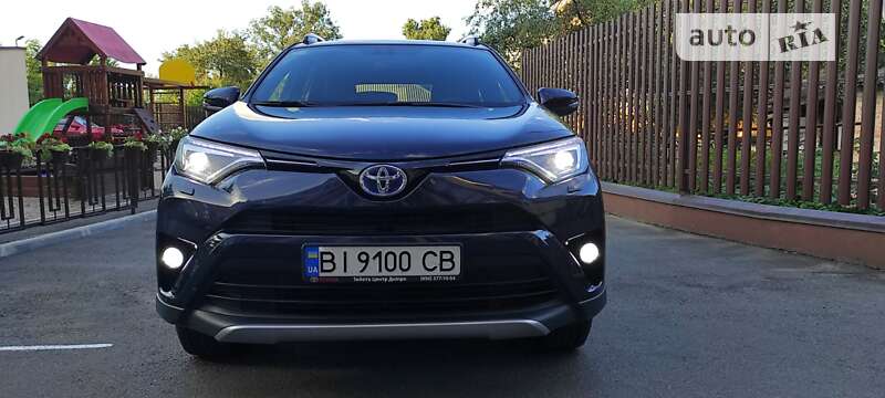 Внедорожник / Кроссовер Toyota RAV4 2018 в 