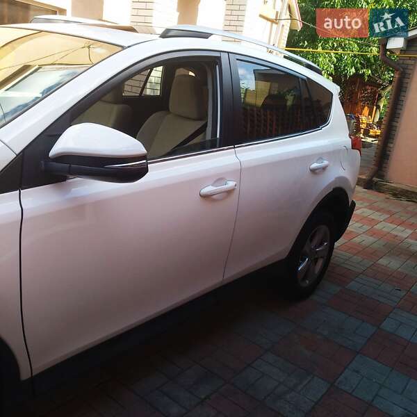 Внедорожник / Кроссовер Toyota RAV4 2015 в Буче