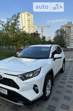 Внедорожник / Кроссовер Toyota RAV4 2019 в Киеве