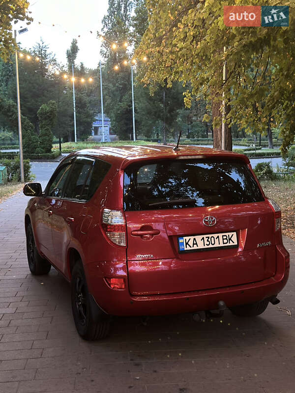 Внедорожник / Кроссовер Toyota RAV4 2010 в Киеве
