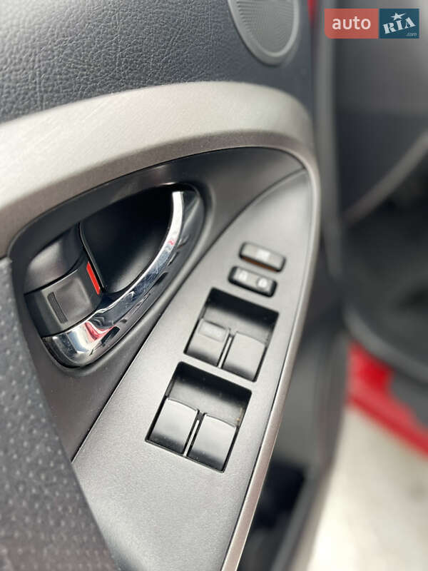 Внедорожник / Кроссовер Toyota RAV4 2010 в Киеве