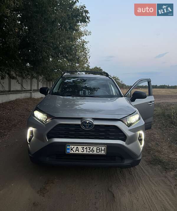 Внедорожник / Кроссовер Toyota RAV4 2019 в Киеве