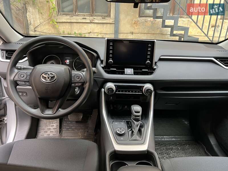 Внедорожник / Кроссовер Toyota RAV4 2019 в Киеве