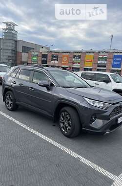 Позашляховик / Кросовер Toyota RAV4 2022 в Львові