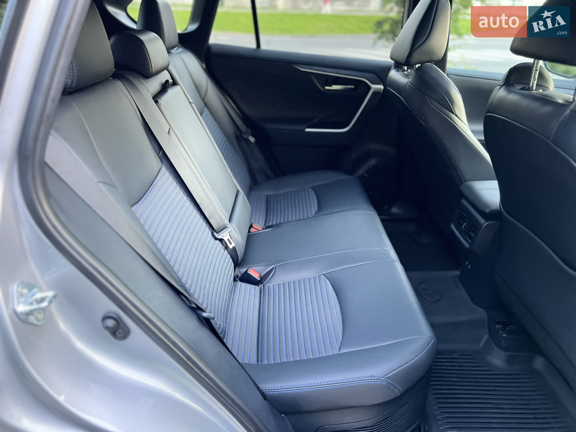 2020 Toyota RAV 4 - мініатюра 30