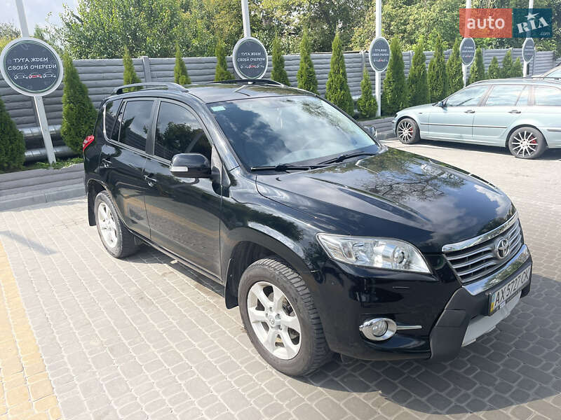 Внедорожник / Кроссовер Toyota RAV4 2011 в Харькове