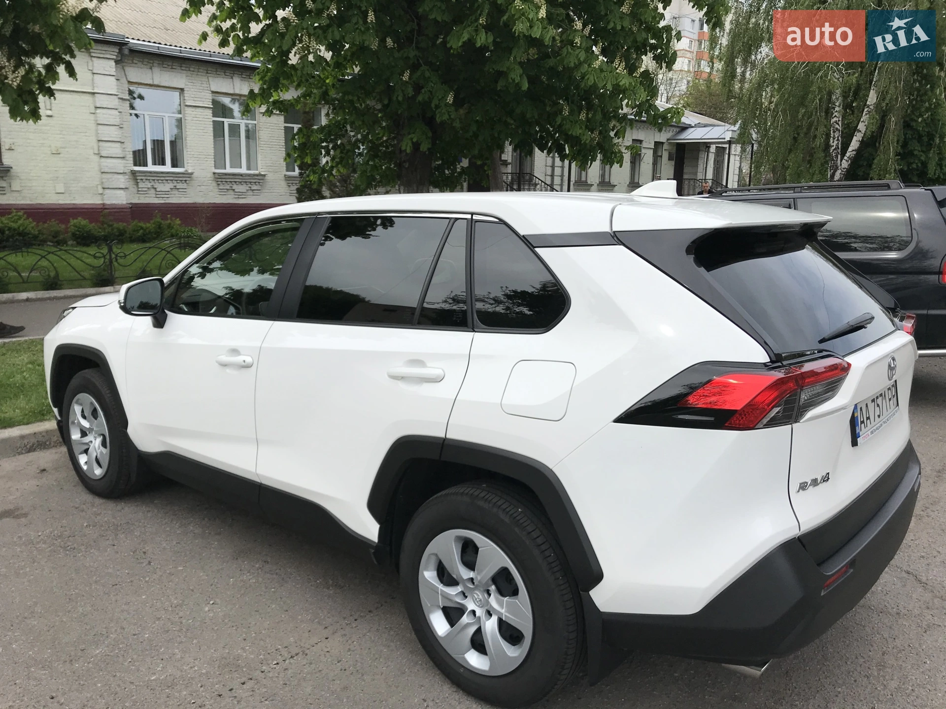 2019 Toyota RAV 4 - фото 1