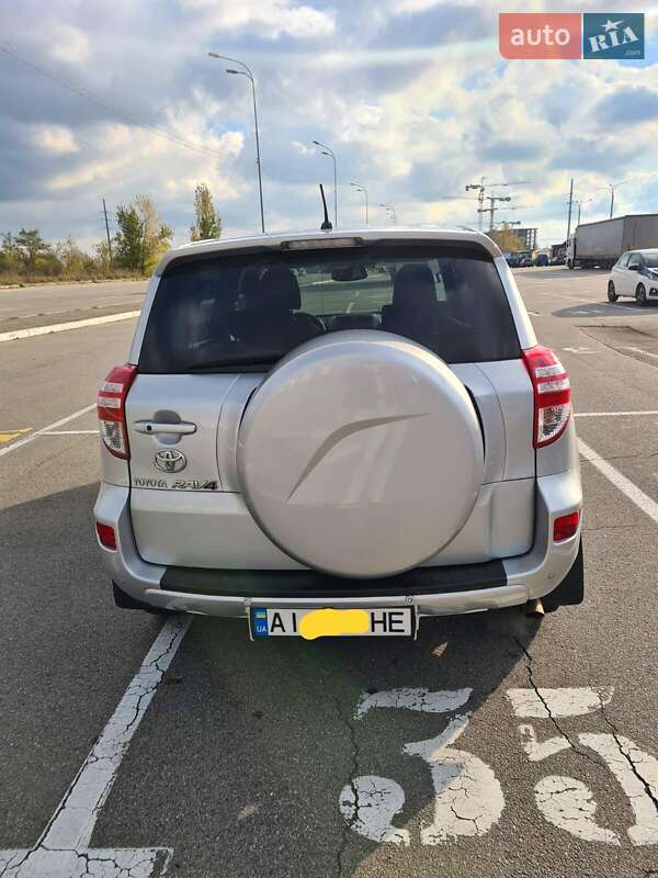 Внедорожник / Кроссовер Toyota RAV4 2012 в Киеве