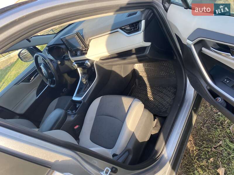 Позашляховик / Кросовер Toyota RAV4 2020 в Києві