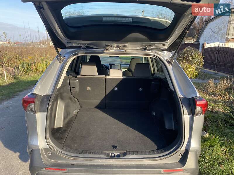 Позашляховик / Кросовер Toyota RAV4 2020 в Києві