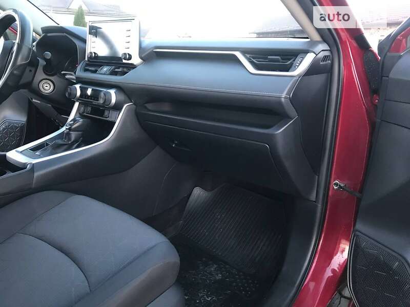 Внедорожник / Кроссовер Toyota RAV4 2019 в Хмельницком
