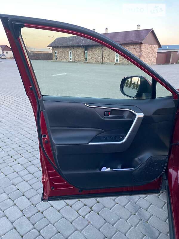 Внедорожник / Кроссовер Toyota RAV4 2019 в Хмельницком