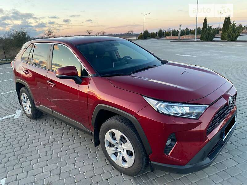 Внедорожник / Кроссовер Toyota RAV4 2019 в Хмельницком