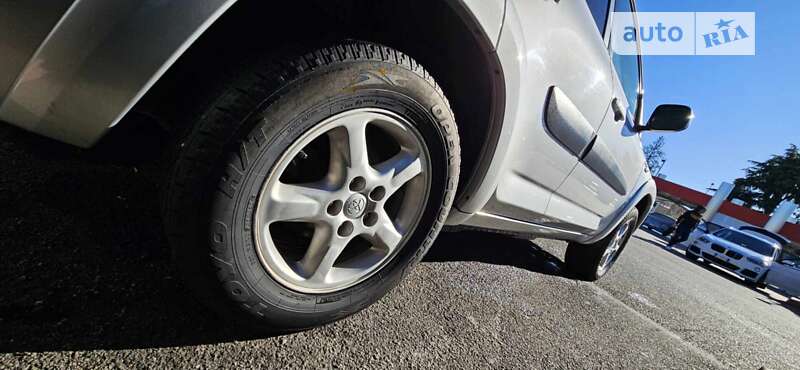 Позашляховик / Кросовер Toyota RAV4 2006 в Чернівцях