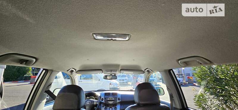 Позашляховик / Кросовер Toyota RAV4 2006 в Чернівцях