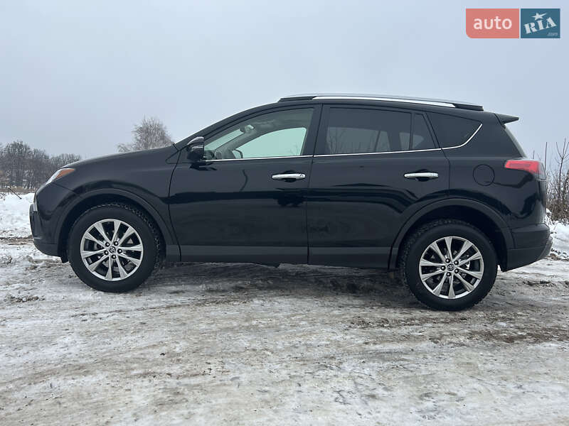 Внедорожник / Кроссовер Toyota RAV4 2016 в Яворове
