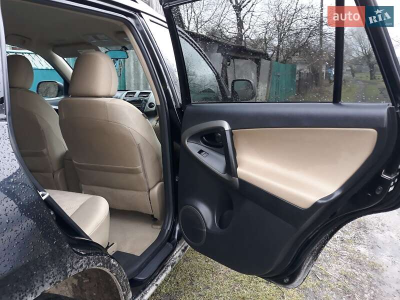 Позашляховик / Кросовер Toyota RAV4 2010 в Кременці