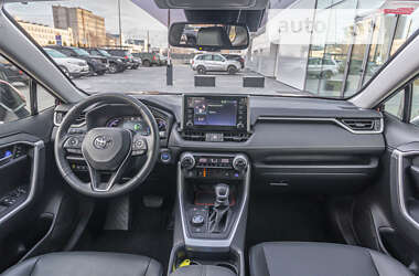 Позашляховик / Кросовер Toyota RAV4 2020 в Дніпрі