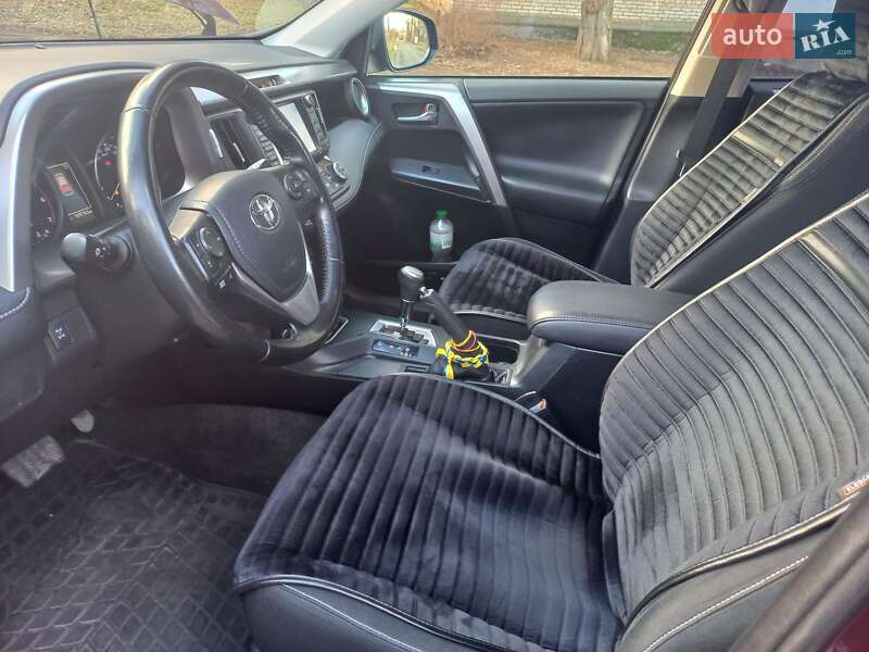 Позашляховик / Кросовер Toyota RAV4 2017 в Запоріжжі