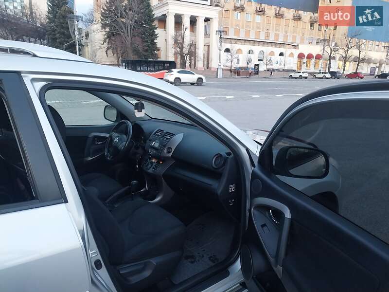 Позашляховик / Кросовер Toyota RAV4 2006 в Харкові