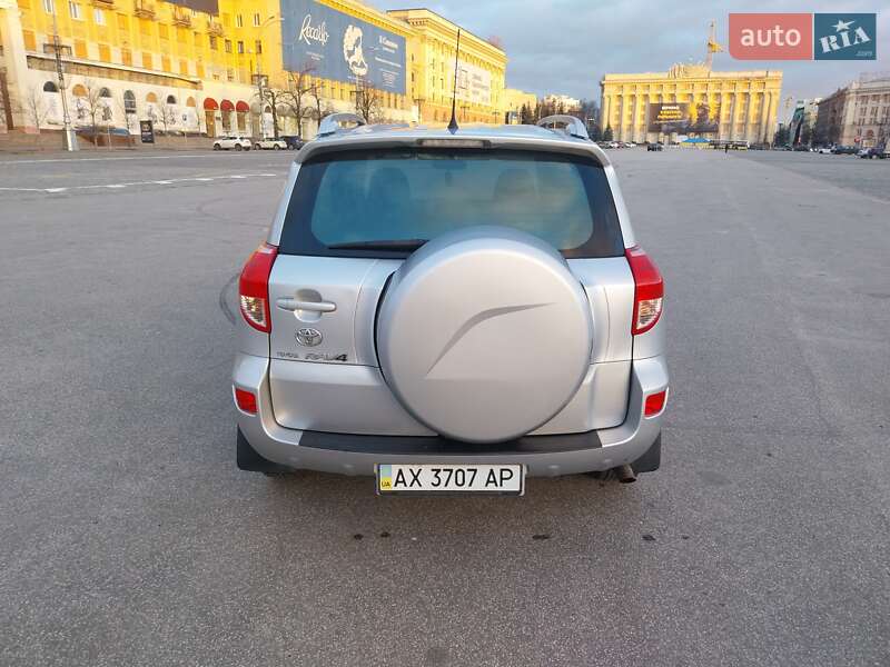 Позашляховик / Кросовер Toyota RAV4 2006 в Харкові