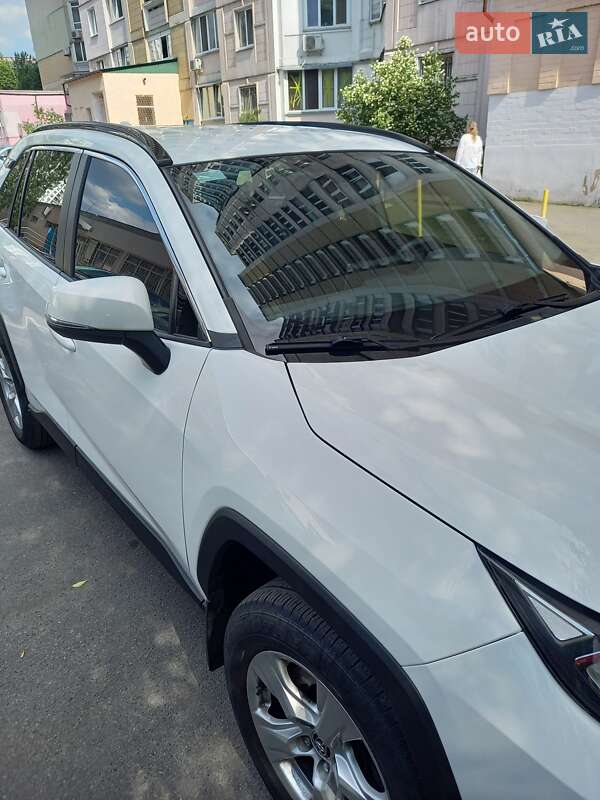 Внедорожник / Кроссовер Toyota RAV4 2018 в Киеве