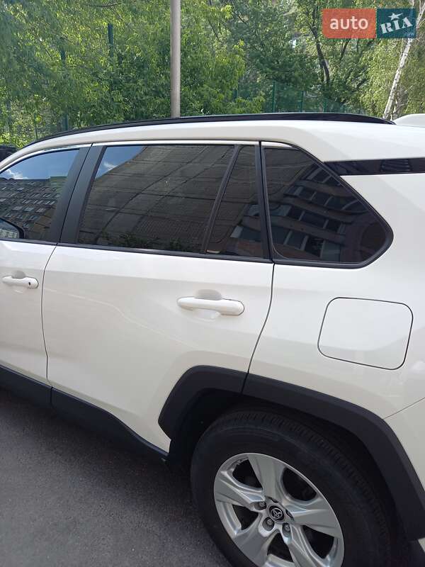 Внедорожник / Кроссовер Toyota RAV4 2018 в Киеве