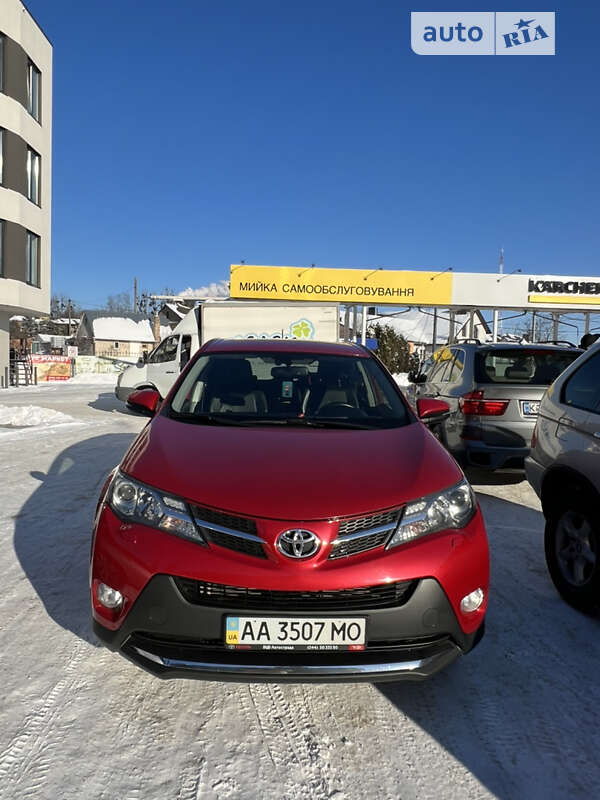 Позашляховик / Кросовер Toyota RAV4 2015 в 