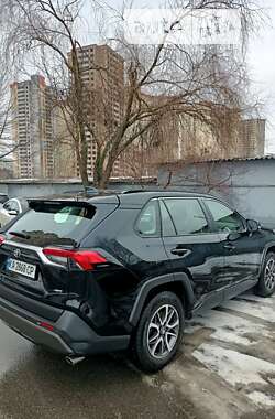 Внедорожник / Кроссовер Toyota RAV4 2020 в Киеве