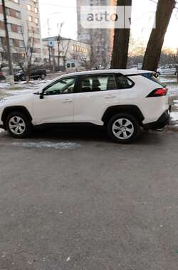 Внедорожник / Кроссовер Toyota RAV4 2020 в Киеве