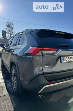 Позашляховик / Кросовер Toyota RAV4 2022 в Львові