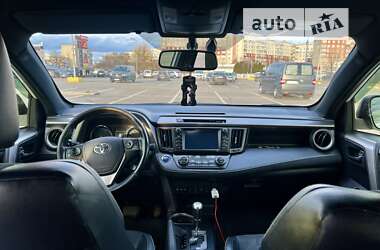 Позашляховик / Кросовер Toyota RAV4 2017 в Чернівцях