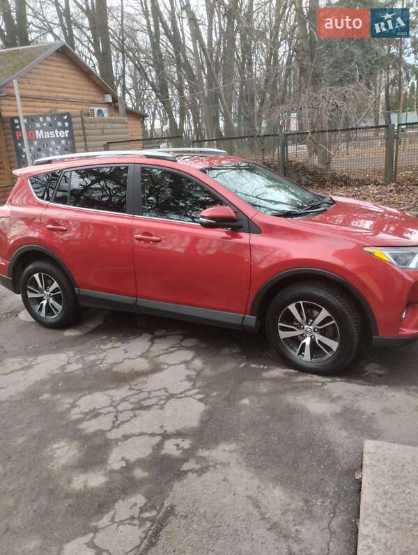 Позашляховик / Кросовер Toyota RAV4 2017 в Умані